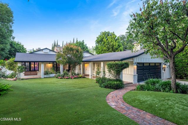 22661 Calvert Street, Woodland Hills, CA 91367