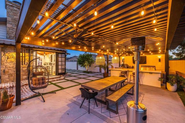 22661 Calvert Street, Woodland Hills, CA 91367