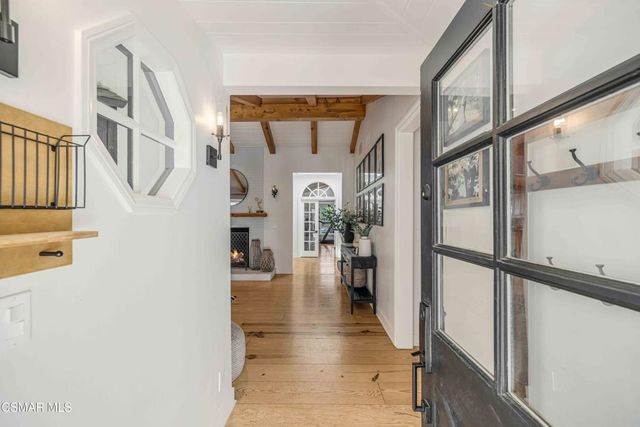 22661 Calvert Street, Woodland Hills, CA 91367