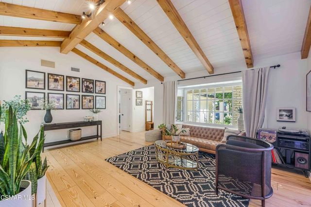 22661 Calvert Street, Woodland Hills, CA 91367