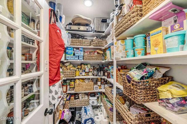 22661 Calvert Street, Woodland Hills, CA 91367