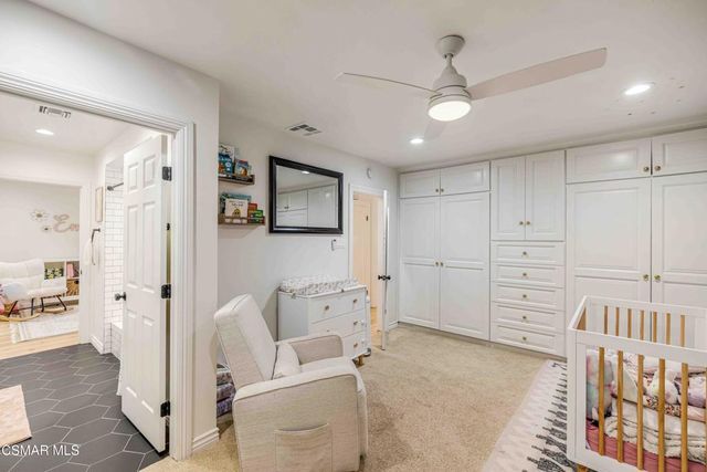 22661 Calvert Street, Woodland Hills, CA 91367