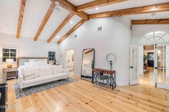 22661 Calvert Street, Woodland Hills, CA 91367