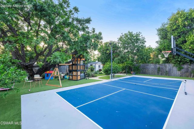 22661 Calvert Street, Woodland Hills, CA 91367