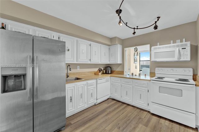 1000 Parkview Drive 1007, Hallandale Beach, FL 33009