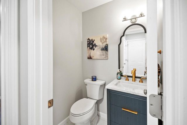 279 High Forest DRIVE, Cedarburg, WI 53012