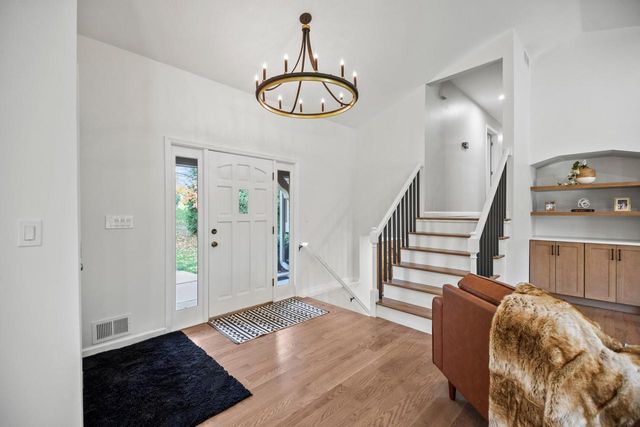 279 High Forest DRIVE, Cedarburg, WI 53012