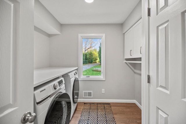 279 High Forest DRIVE, Cedarburg, WI 53012