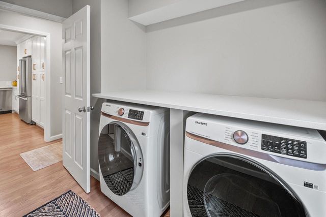 279 High Forest DRIVE, Cedarburg, WI 53012