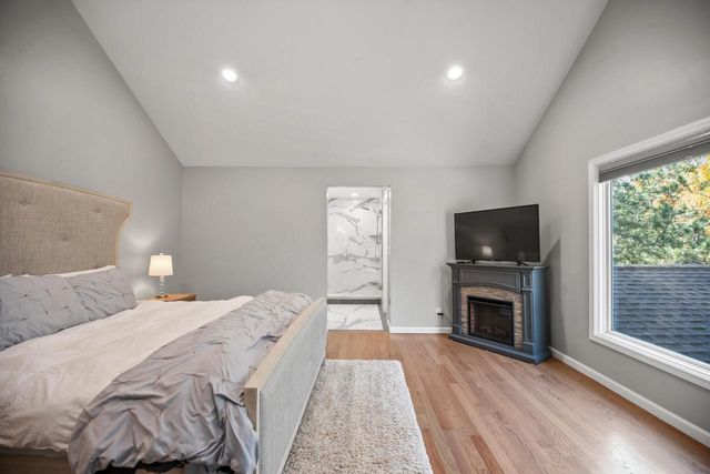 279 High Forest DRIVE, Cedarburg, WI 53012