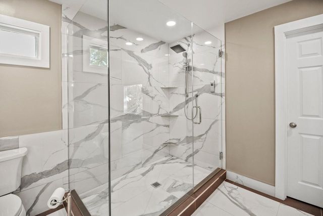 279 High Forest DRIVE, Cedarburg, WI 53012