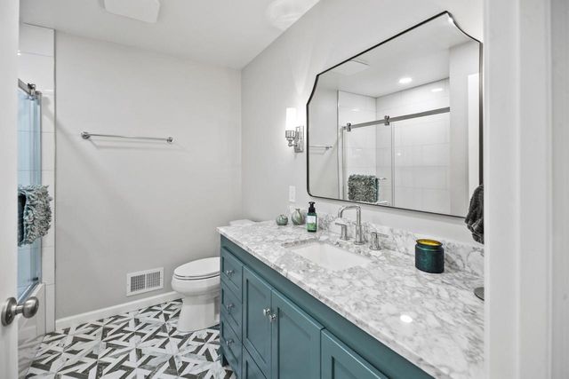 279 High Forest DRIVE, Cedarburg, WI 53012