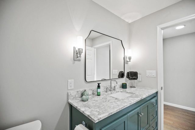 279 High Forest DRIVE, Cedarburg, WI 53012