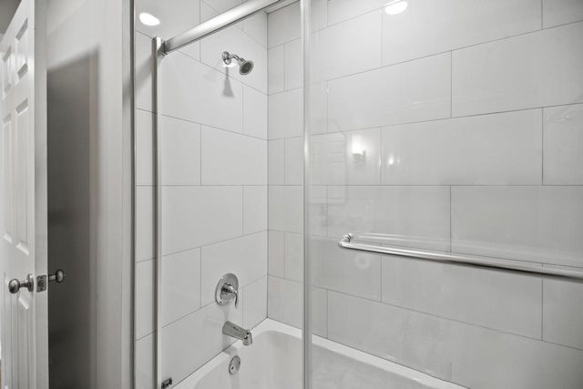 279 High Forest DRIVE, Cedarburg, WI 53012