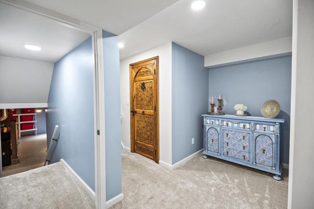 279 High Forest DRIVE, Cedarburg, WI 53012