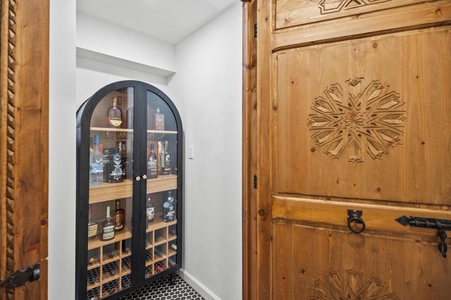 279 High Forest DRIVE, Cedarburg, WI 53012