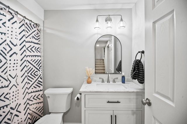 279 High Forest DRIVE, Cedarburg, WI 53012