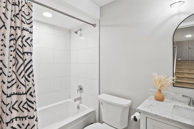 279 High Forest DRIVE, Cedarburg, WI 53012