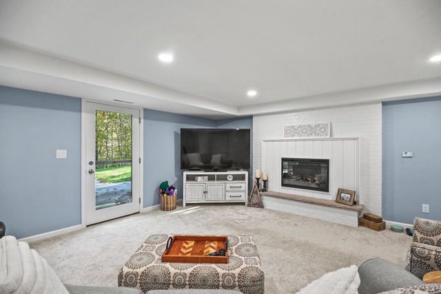 279 High Forest DRIVE, Cedarburg, WI 53012