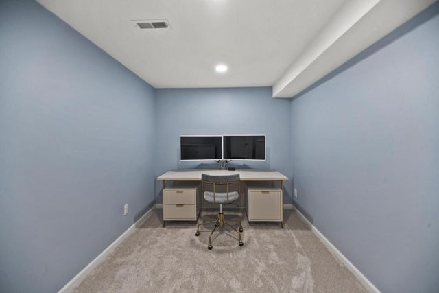 279 High Forest DRIVE, Cedarburg, WI 53012