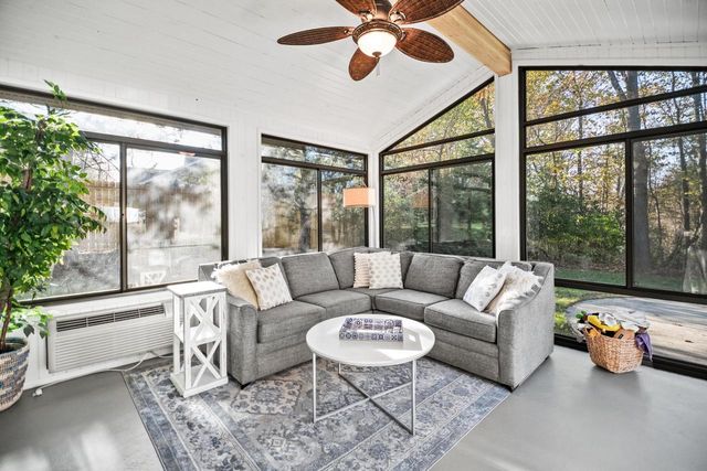 279 High Forest DRIVE, Cedarburg, WI 53012