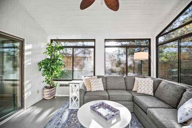 279 High Forest DRIVE, Cedarburg, WI 53012