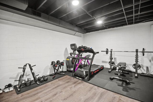 279 High Forest DRIVE, Cedarburg, WI 53012