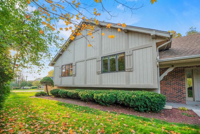 279 High Forest DRIVE, Cedarburg, WI 53012