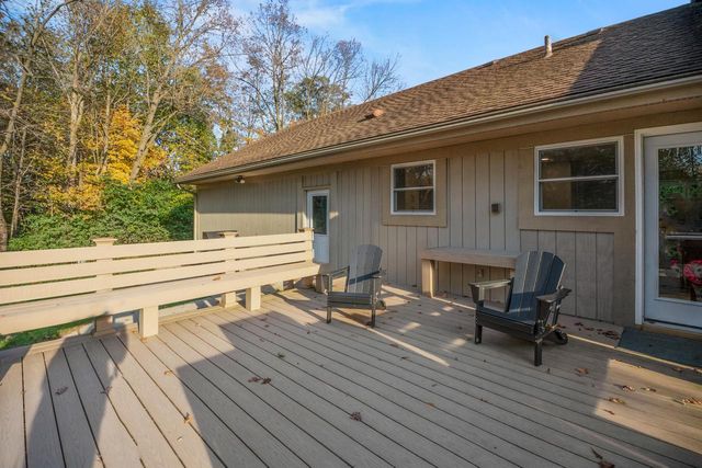 279 High Forest DRIVE, Cedarburg, WI 53012