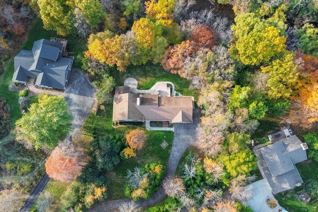 279 High Forest DRIVE, Cedarburg, WI 53012