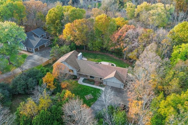 279 High Forest DRIVE, Cedarburg, WI 53012