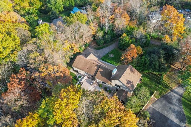 279 High Forest DRIVE, Cedarburg, WI 53012