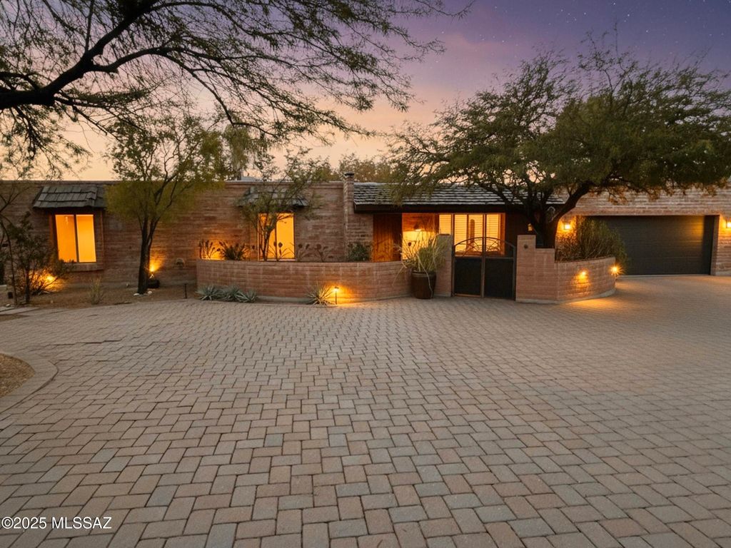 830 E Via Lucitas, Tucson, AZ 85718