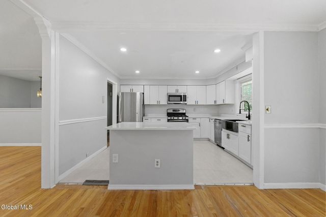 859 Hereford Way, Niskayuna, NY 12309