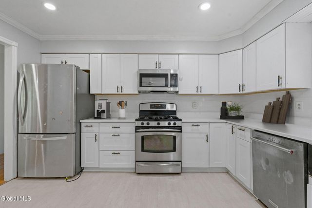 859 Hereford Way, Niskayuna, NY 12309