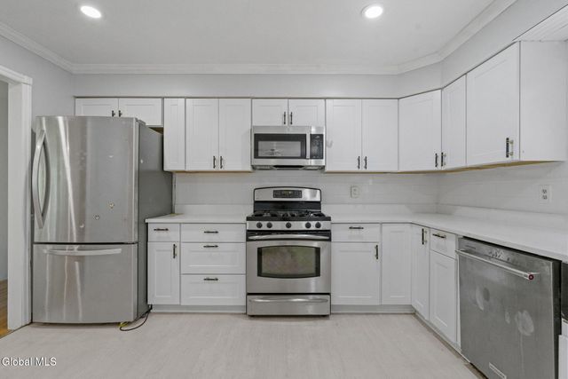 859 Hereford Way, Niskayuna, NY 12309