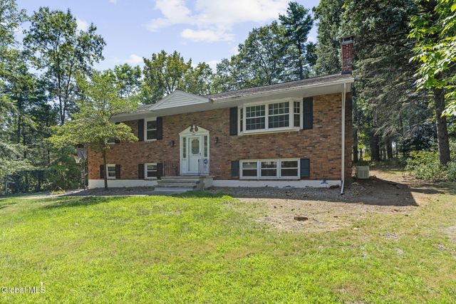 859 Hereford Way, Niskayuna, NY 12309