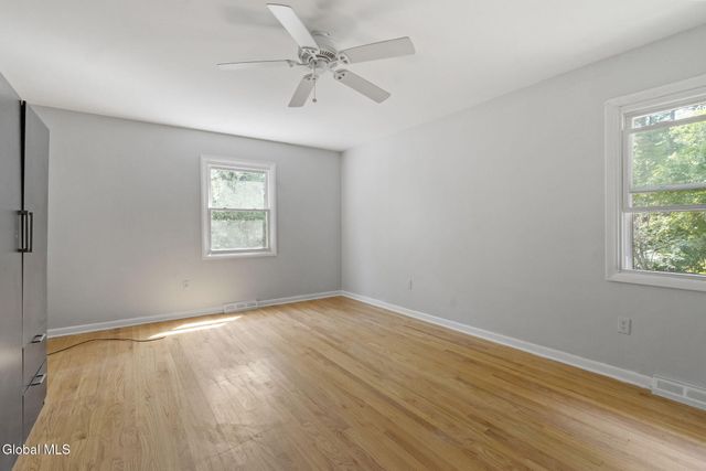 859 Hereford Way, Niskayuna, NY 12309