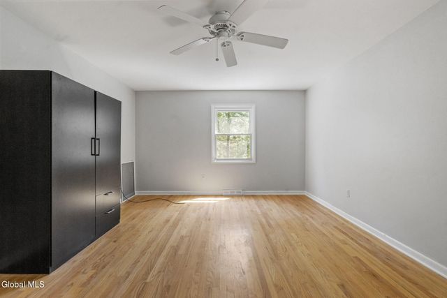 859 Hereford Way, Niskayuna, NY 12309