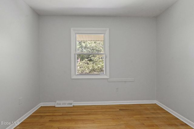 859 Hereford Way, Niskayuna, NY 12309