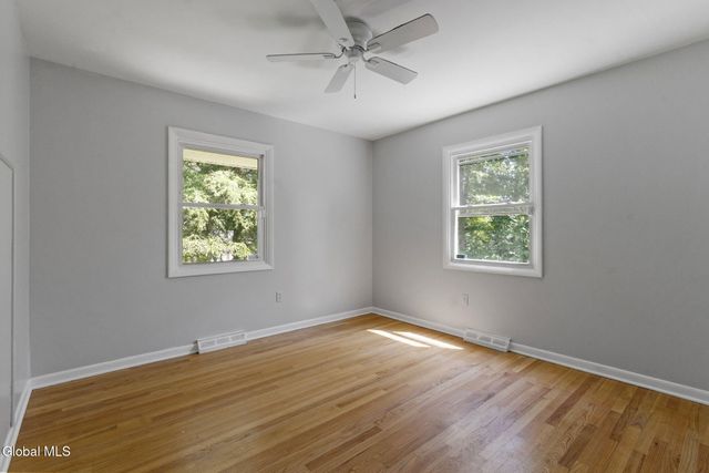 859 Hereford Way, Niskayuna, NY 12309