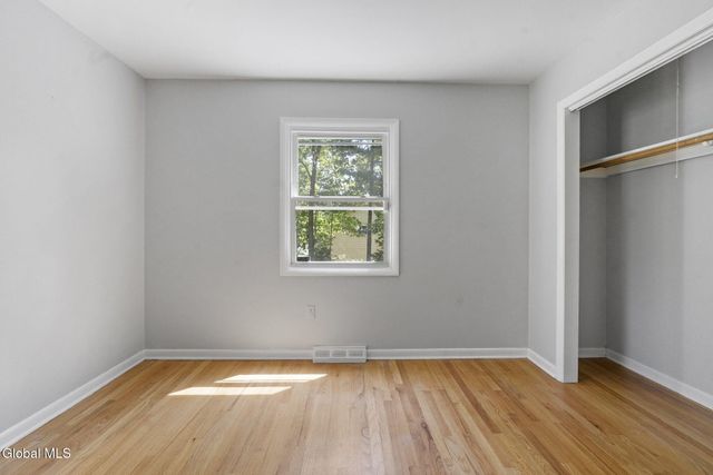 859 Hereford Way, Niskayuna, NY 12309