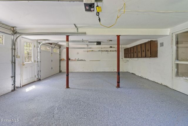 859 Hereford Way, Niskayuna, NY 12309