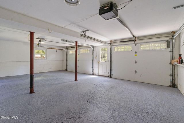 859 Hereford Way, Niskayuna, NY 12309