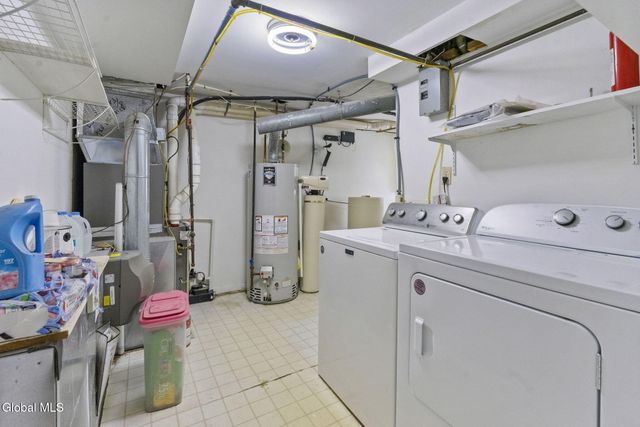 859 Hereford Way, Niskayuna, NY 12309