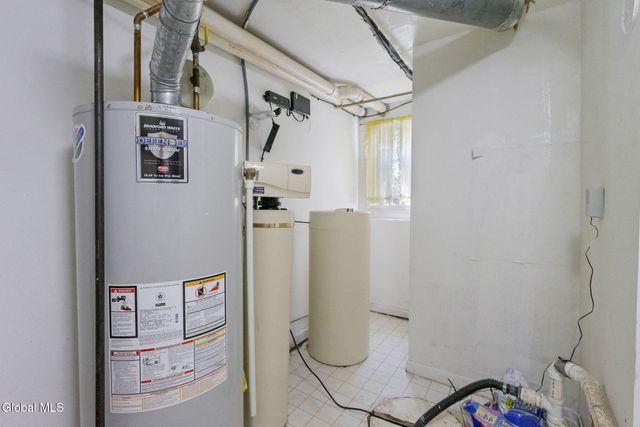 859 Hereford Way, Niskayuna, NY 12309