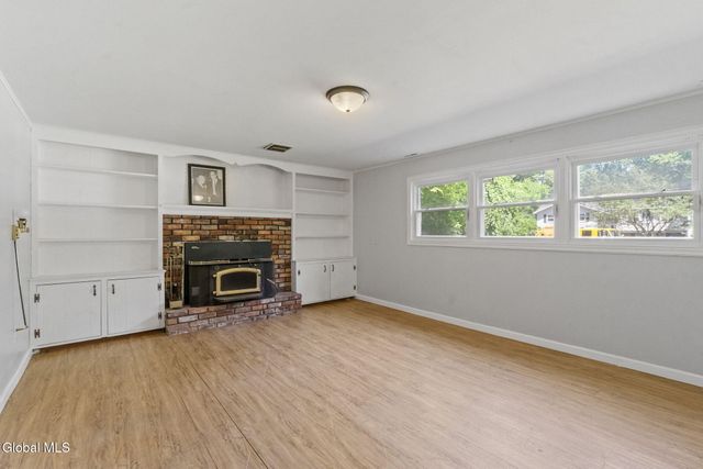 859 Hereford Way, Niskayuna, NY 12309