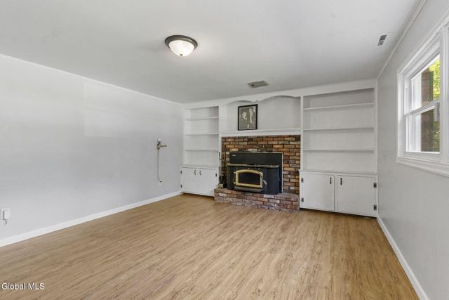 859 Hereford Way, Niskayuna, NY 12309