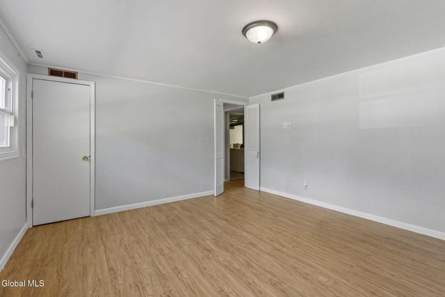 859 Hereford Way, Niskayuna, NY 12309