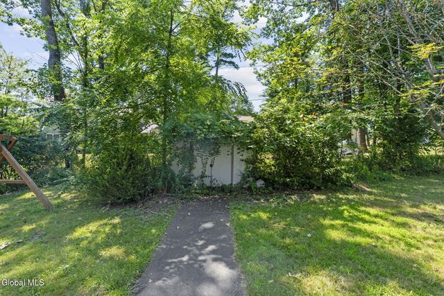 859 Hereford Way, Niskayuna, NY 12309